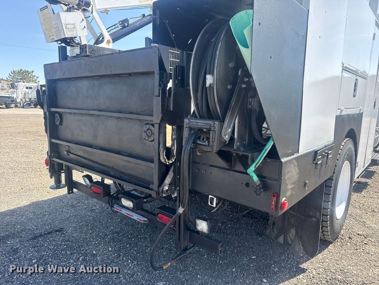 image for item EG8892 2011 International  7500 utility / service truck