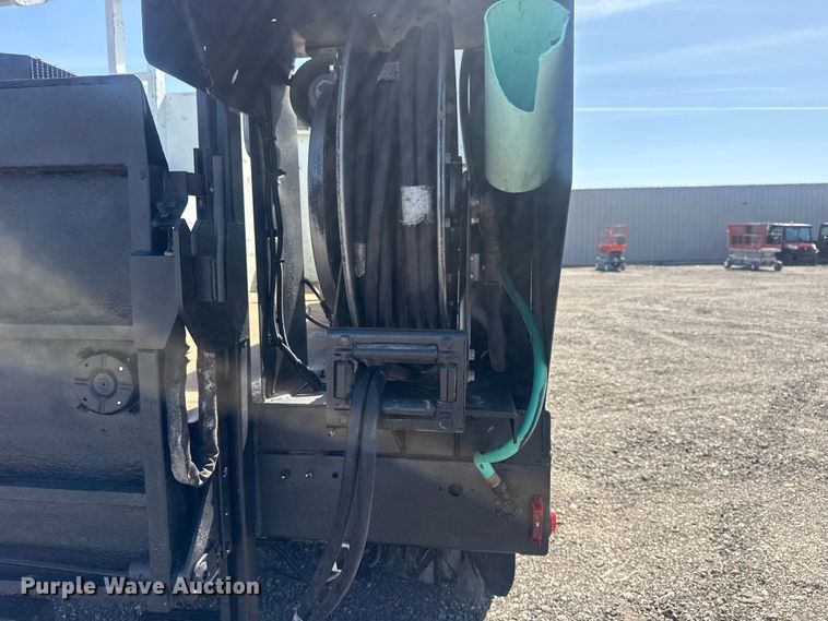 image for item EG8892 2011 International  7500 utility / service truck