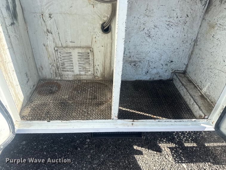 image for item EG8892 2011 International  7500 utility / service truck