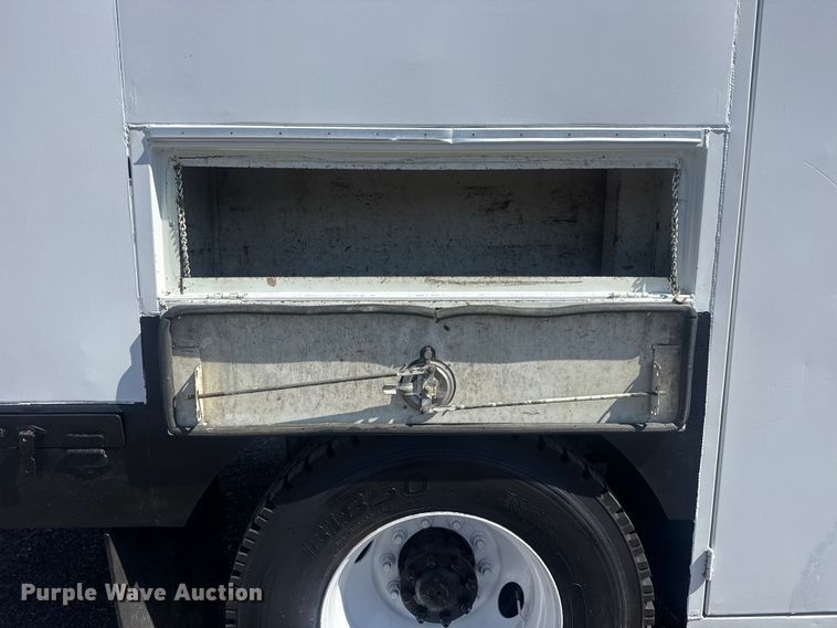 image for item EG8892 2011 International  7500 utility / service truck