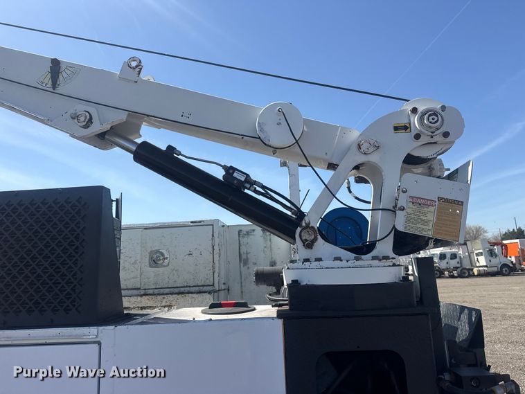 image for item EG8892 2011 International  7500 utility / service truck