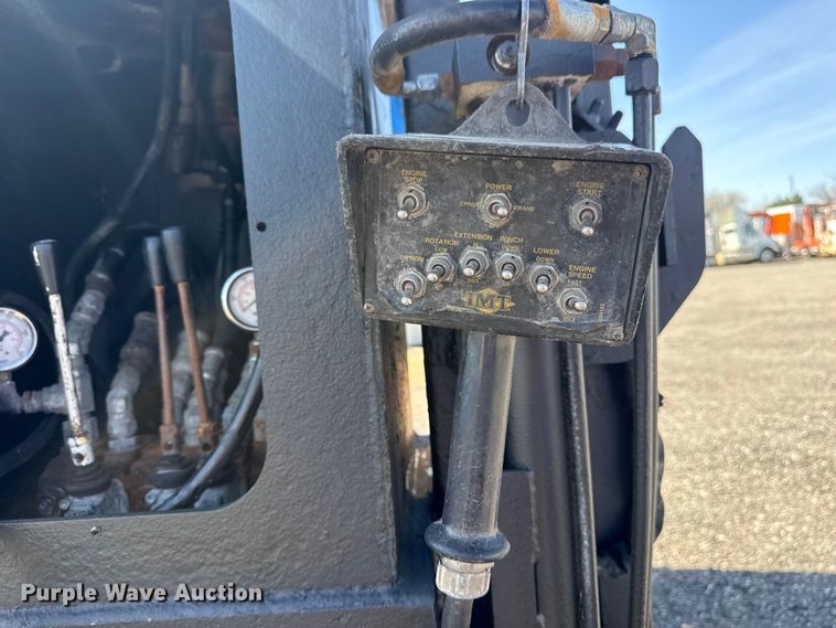 image for item EG8892 2011 International  7500 utility / service truck