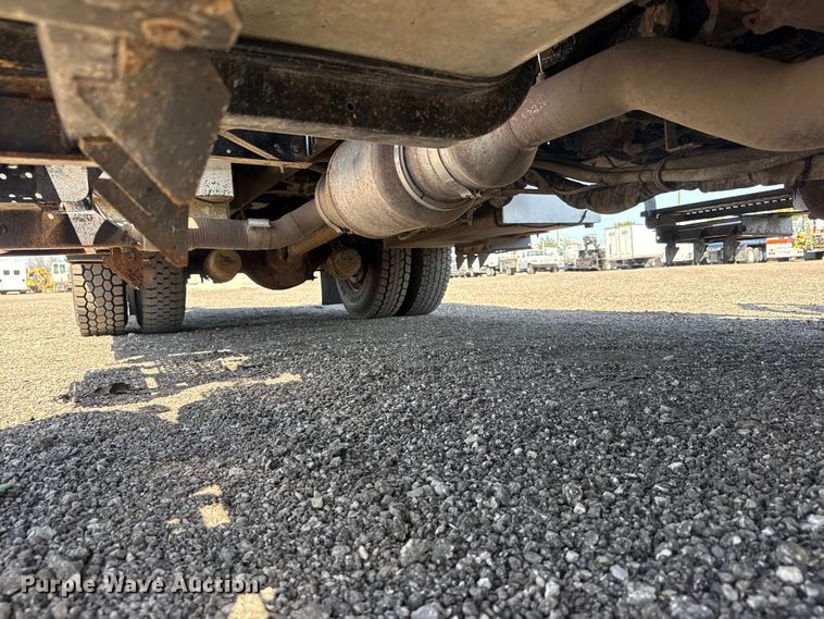 image for item EG8892 2011 International  7500 utility / service truck