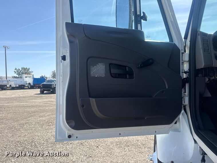 image for item EG8892 2011 International  7500 utility / service truck