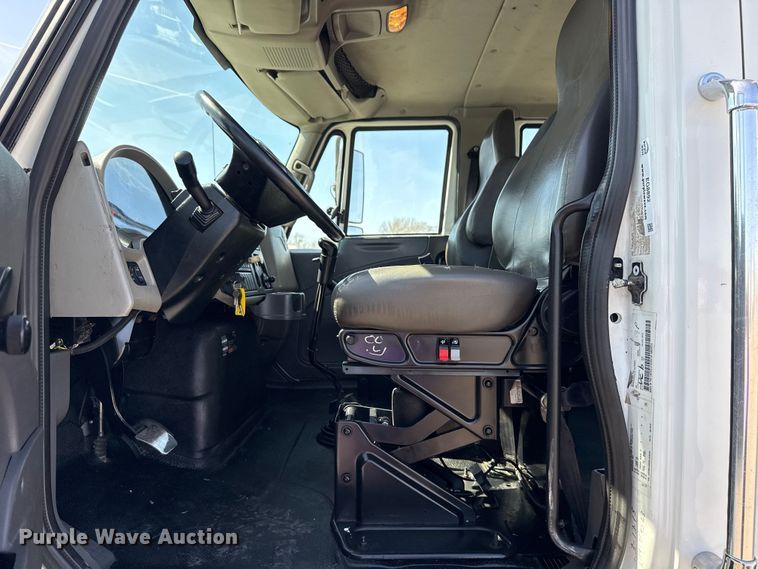 image for item EG8892 2011 International  7500 utility / service truck