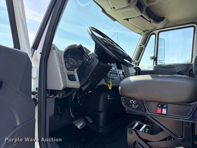 image for item EG8892 2011 International  7500 utility / service truck