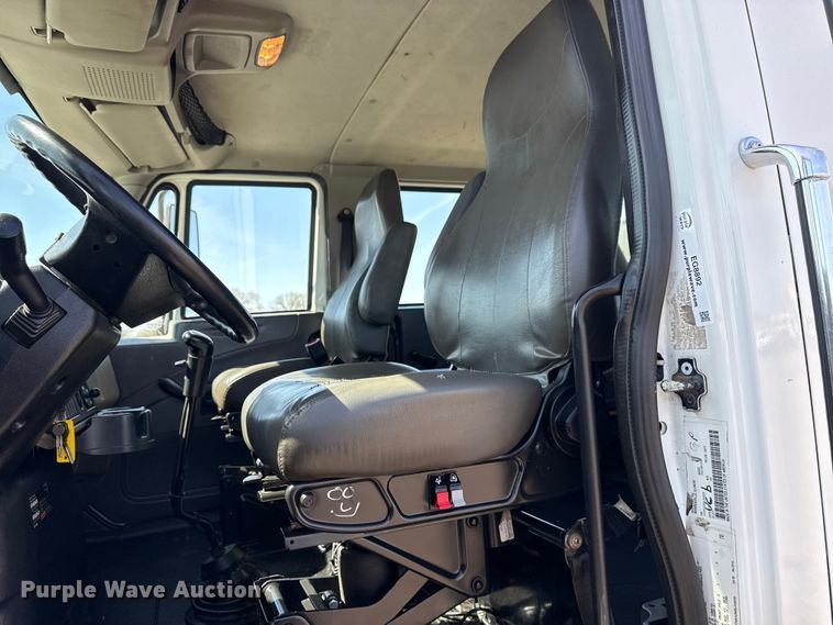 image for item EG8892 2011 International  7500 utility / service truck