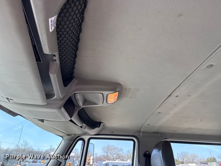 image for item EG8892 2011 International  7500 utility / service truck