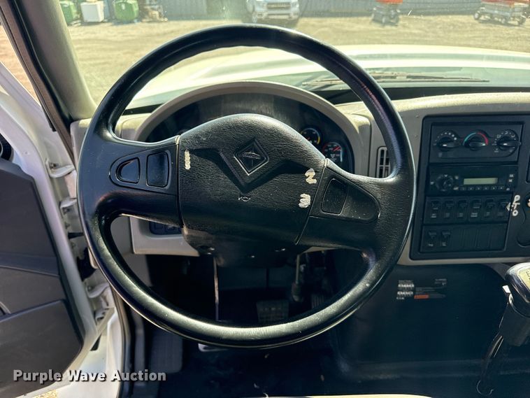 image for item EG8892 2011 International  7500 utility / service truck