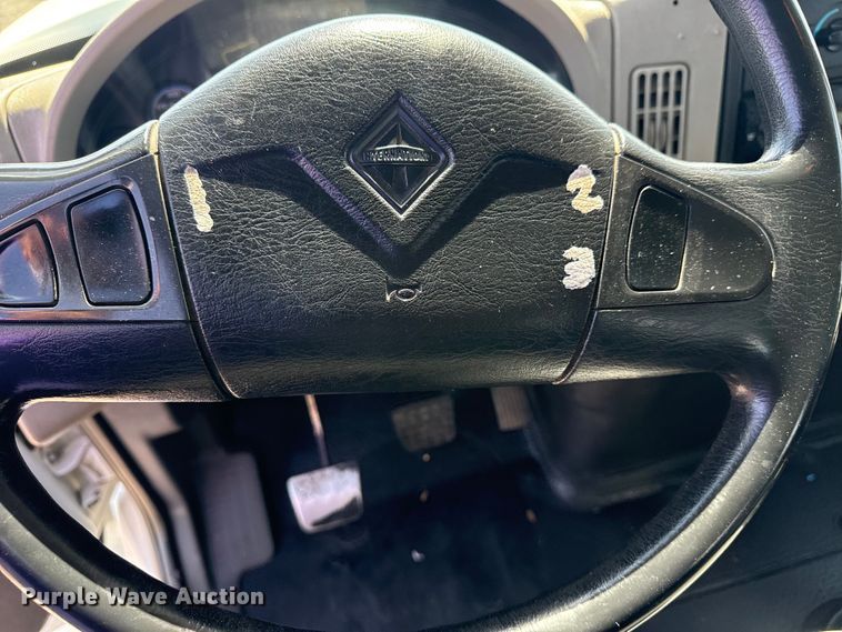 image for item EG8892 2011 International  7500 utility / service truck