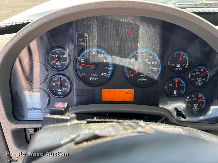 image for item EG8892 2011 International  7500 utility / service truck