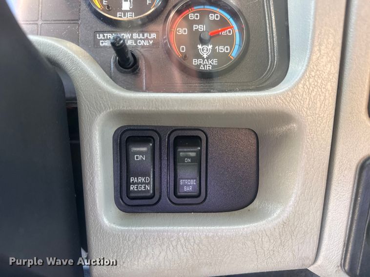 image for item EG8892 2011 International  7500 utility / service truck