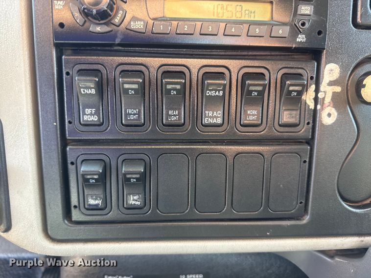 image for item EG8892 2011 International  7500 utility / service truck