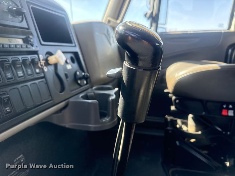 image for item EG8892 2011 International  7500 utility / service truck