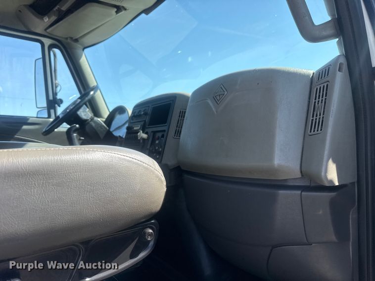 image for item EG8892 2011 International  7500 utility / service truck