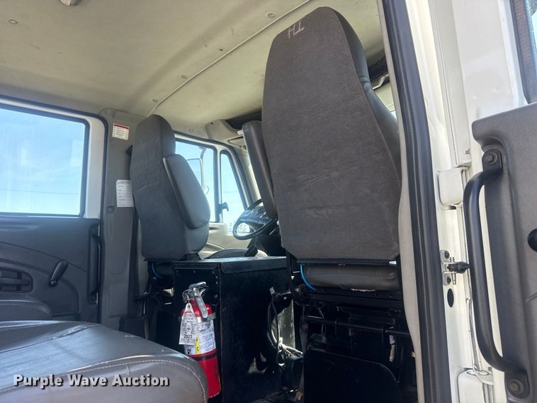 image for item EG8892 2011 International  7500 utility / service truck