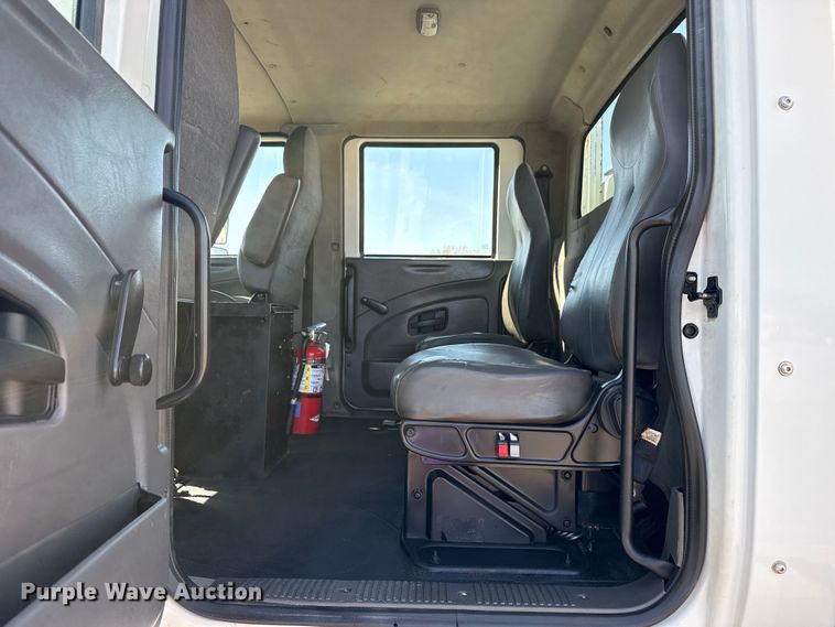 image for item EG8892 2011 International  7500 utility / service truck