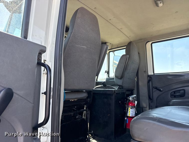 image for item EG8892 2011 International  7500 utility / service truck