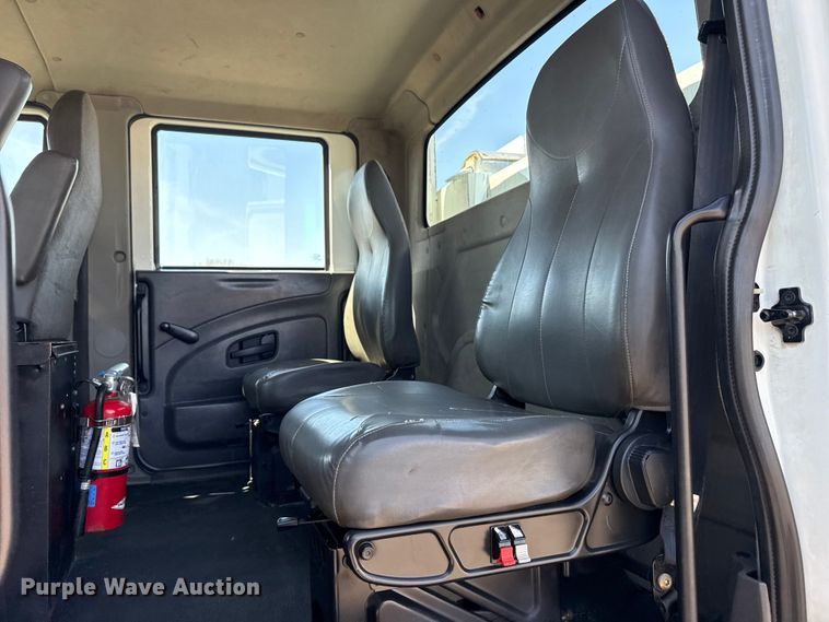 image for item EG8892 2011 International  7500 utility / service truck