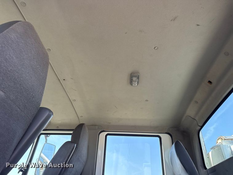 image for item EG8892 2011 International  7500 utility / service truck