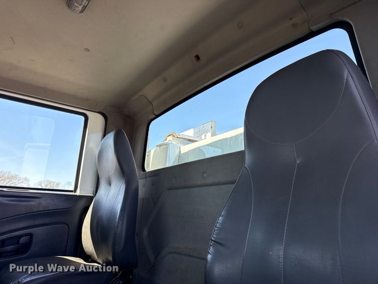 image for item EG8892 2011 International  7500 utility / service truck