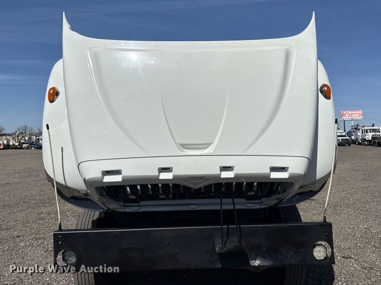 image for item EG8892 2011 International  7500 utility / service truck