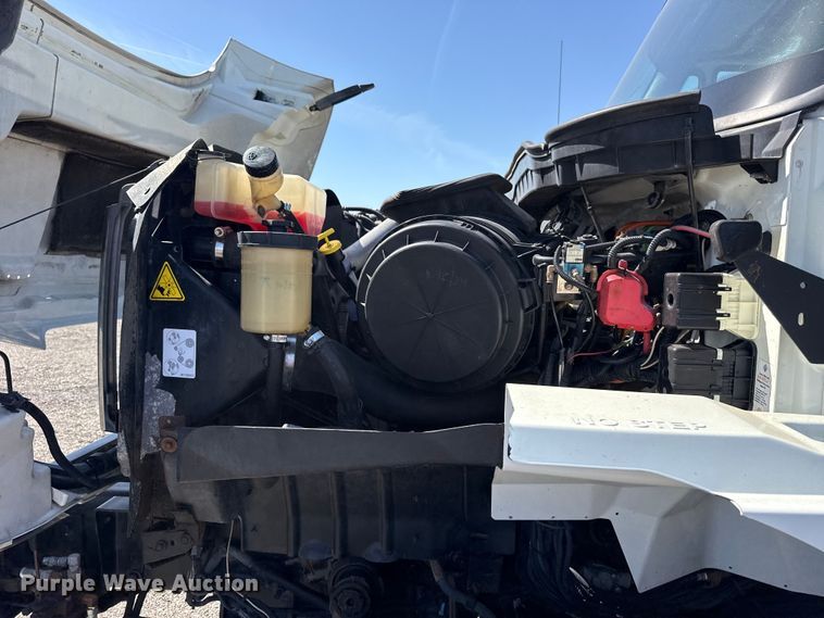 image for item EG8892 2011 International  7500 utility / service truck