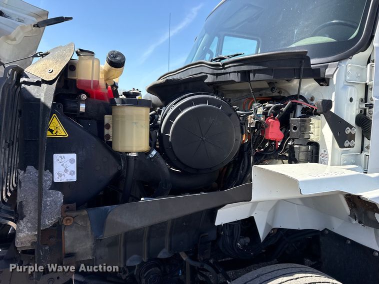 image for item EG8892 2011 International  7500 utility / service truck