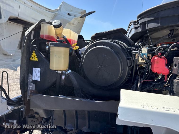 image for item EG8892 2011 International  7500 utility / service truck