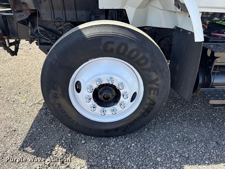 image for item EG8892 2011 International  7500 utility / service truck