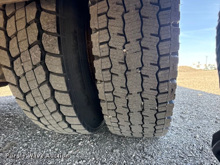 image for item EG8892 2011 International  7500 utility / service truck