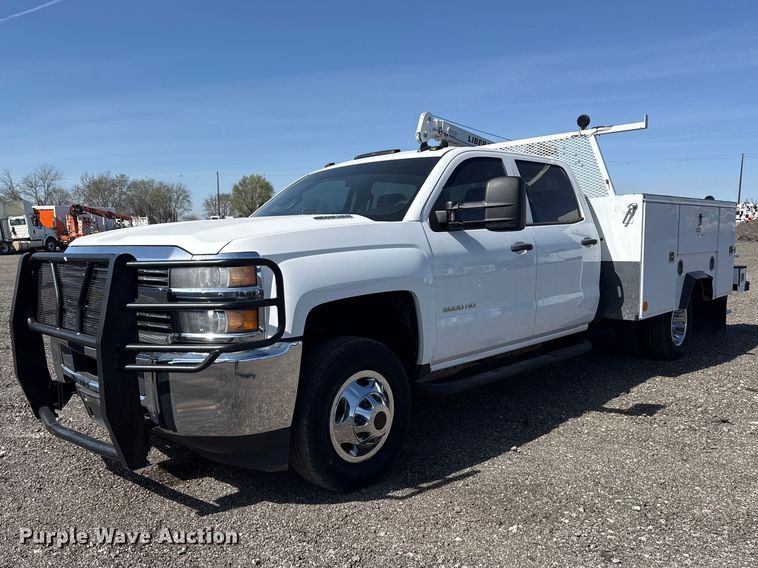 2015 Chevrolet Silverado 3500 Crew Cab utility bed pickup truck