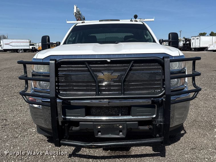 image for item EG8893 2015 Chevrolet Silverado 3500 Crew Cab utility bed pickup truck