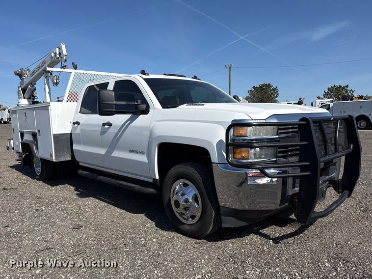 image for item EG8893 2015 Chevrolet Silverado 3500 Crew Cab utility bed pickup truck