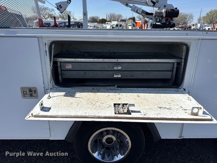 image for item EG8893 2015 Chevrolet Silverado 3500 Crew Cab utility bed pickup truck