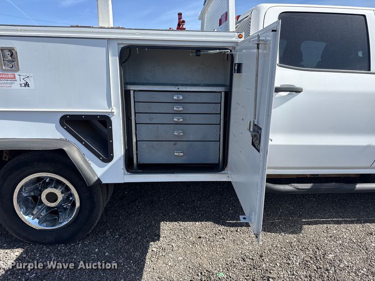 image for item EG8893 2015 Chevrolet Silverado 3500 Crew Cab utility bed pickup truck