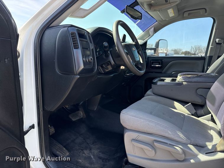 image for item EG8893 2015 Chevrolet Silverado 3500 Crew Cab utility bed pickup truck