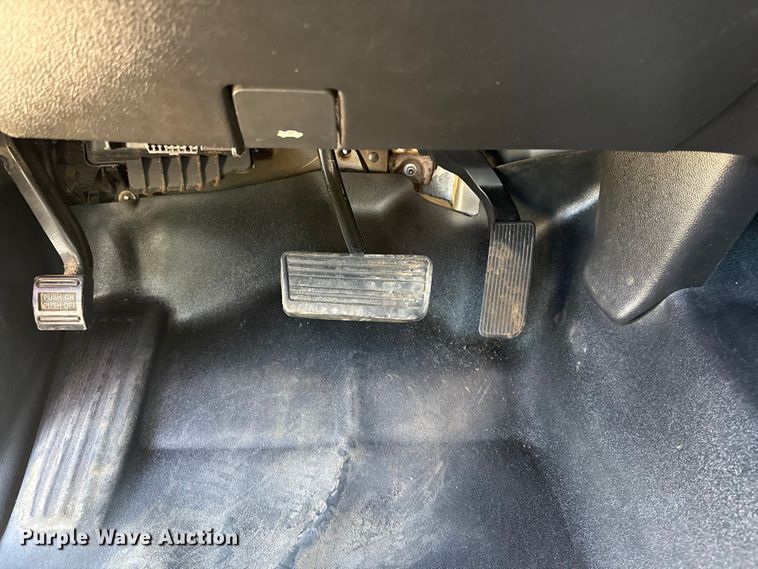 image for item EG8893 2015 Chevrolet Silverado 3500 Crew Cab utility bed pickup truck