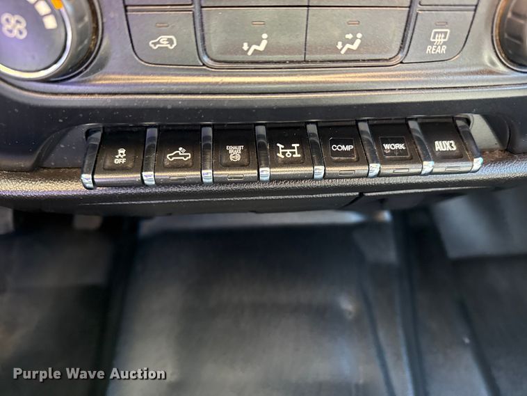 image for item EG8893 2015 Chevrolet Silverado 3500 Crew Cab utility bed pickup truck