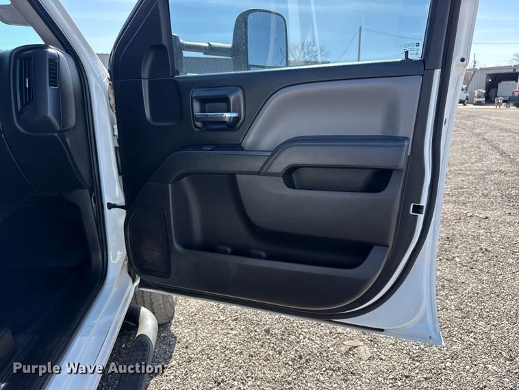 image for item EG8893 2015 Chevrolet Silverado 3500 Crew Cab utility bed pickup truck