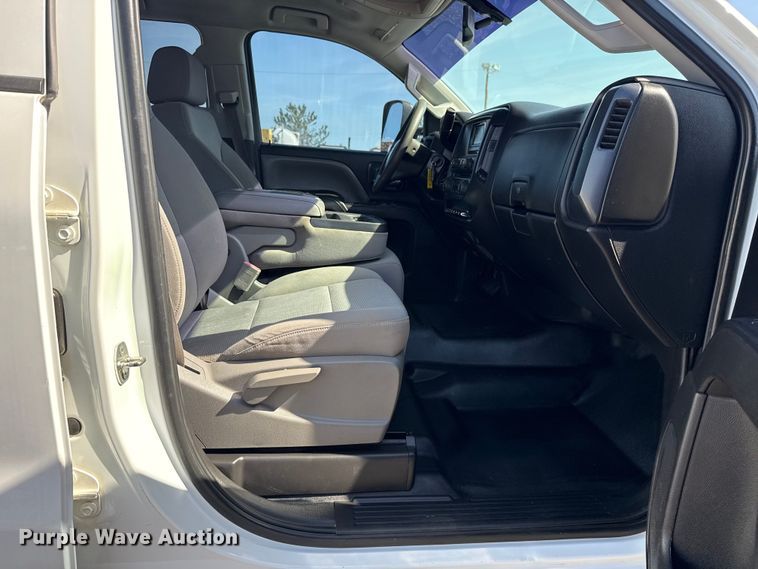 image for item EG8893 2015 Chevrolet Silverado 3500 Crew Cab utility bed pickup truck