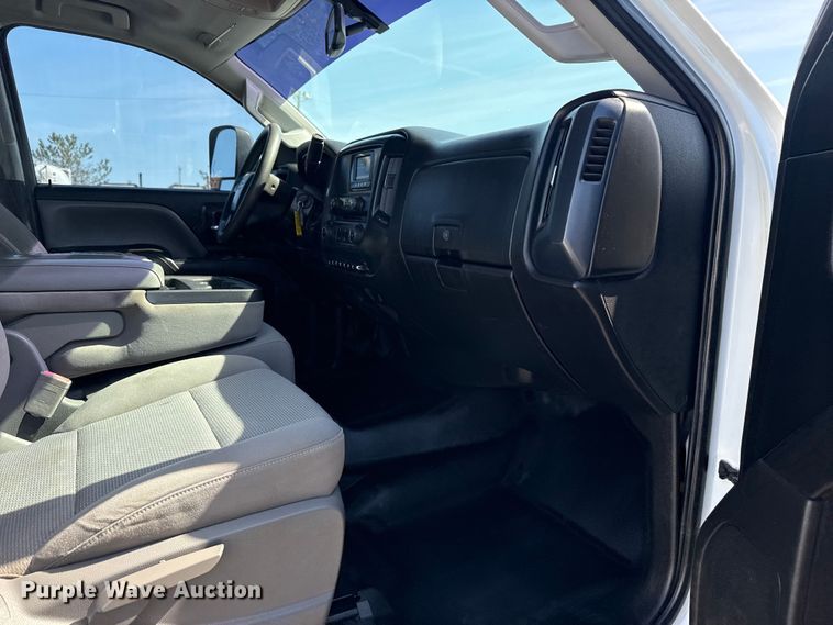 image for item EG8893 2015 Chevrolet Silverado 3500 Crew Cab utility bed pickup truck