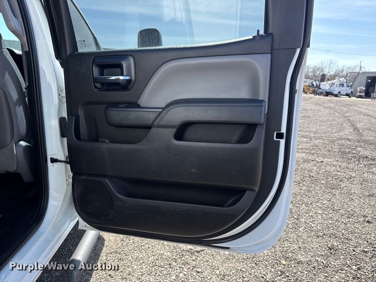 image for item EG8893 2015 Chevrolet Silverado 3500 Crew Cab utility bed pickup truck