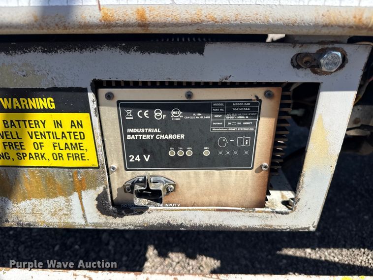 image for item EG8901 PAC Craft 220TMIII scissor lift