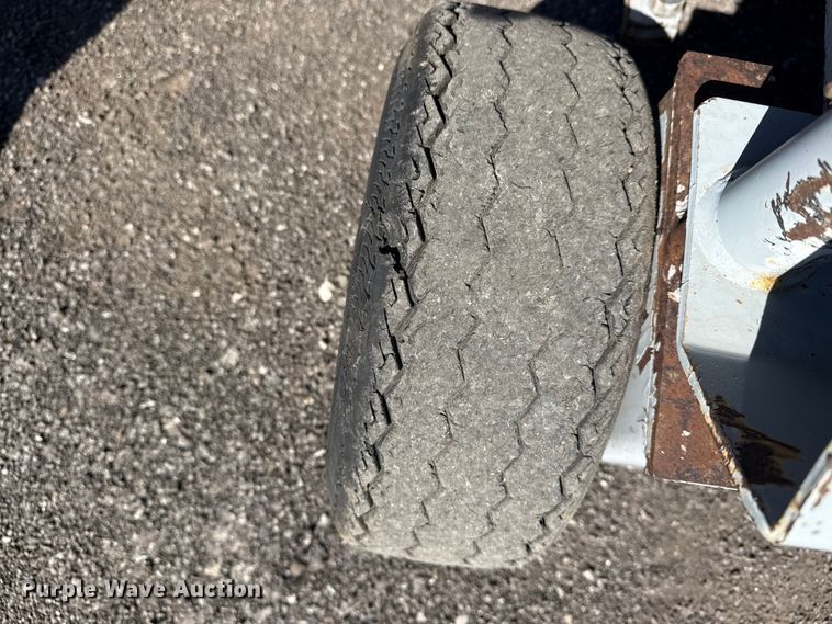 image for item EG8901 PAC Craft 220TMIII scissor lift