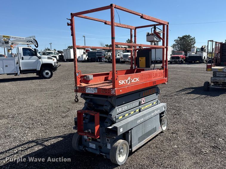 image for item EG8902 Skyjack SJIII-219 scissor lift