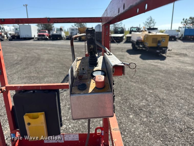 image for item EG8902 Skyjack SJIII-219 scissor lift