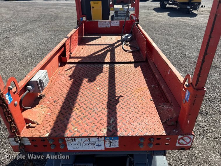 image for item EG8902 Skyjack SJIII-219 scissor lift