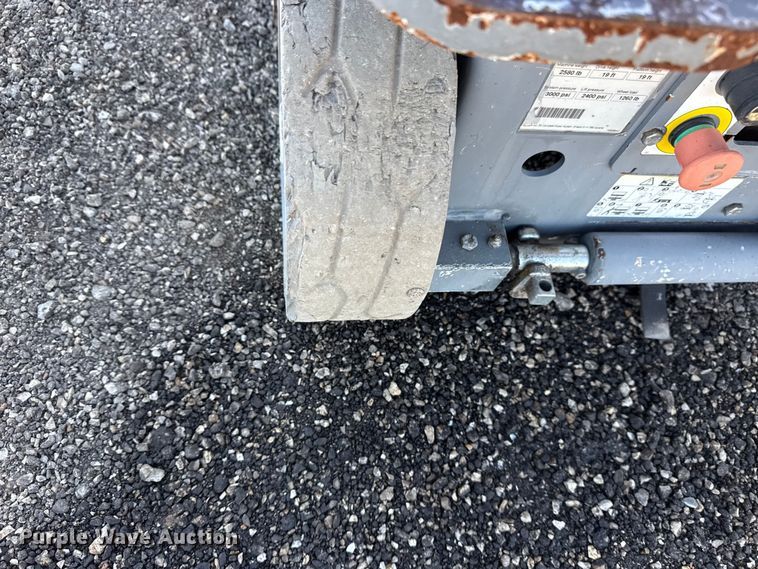 image for item EG8902 Skyjack SJIII-219 scissor lift