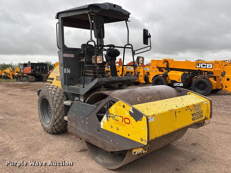 image for item EJ3410 2018 Wacker Neuson RC70 single drum vibratory roller